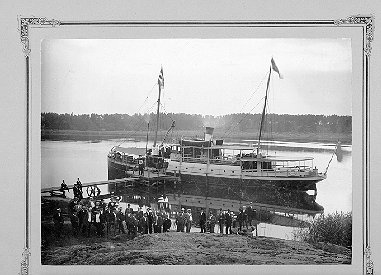 Skeppare Herbert Sedin körde passagerar till bland annat Grymön med sina koleldade fartyg ”Fram" och ”Framåt”. Foto från föreningen Grymön-Ringens hemsida