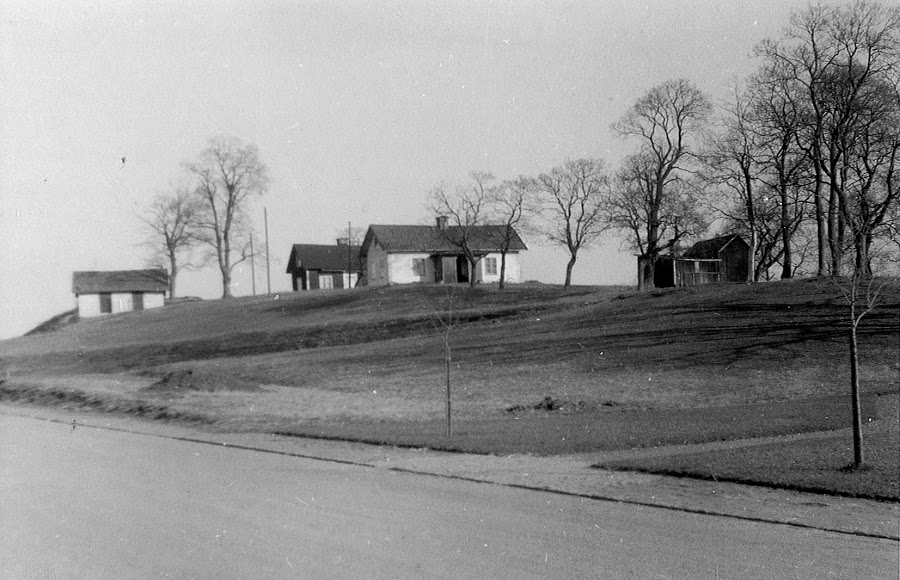 Klingsbergs gård på höjden i nuvarande Klingsbergsparken. Ur fotosamlingen Gamle Swartzens Minnen, Norrköpings stadsarkiv