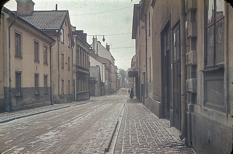 Södra Kyrkogatan, numera Olai Kyrkogata, norrut mellan kvarteren Tulpanen och Spinnrocken år 1945. Foto: Gustaf Östman. Ur drätselkammarens arkiv, Norrköpings stadsarkiv.