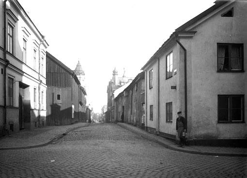 Tunnbindaregatan norrut från Bredgatan.