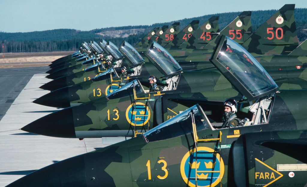 Piloter ur 2:a jaktdivisionen F 13 Bråvalla år 1981. Foto: Rune Rydh. Ur F 13 bildsamling, Flygvapenmuseums bildarkiv