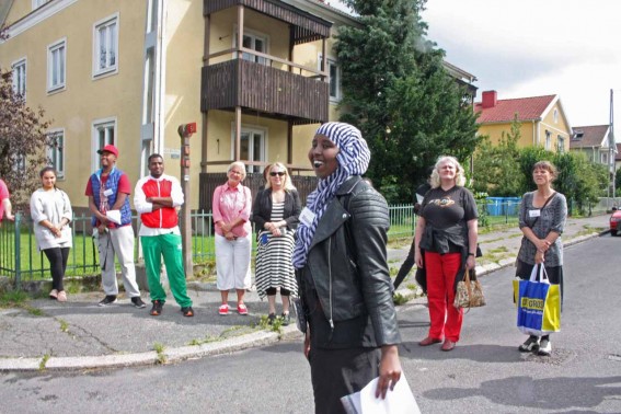 Sommarjobbar som guider i Marielund och Röda stan