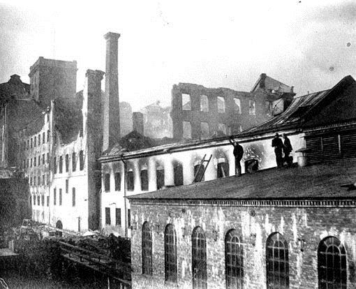 Tusentals åskådare följde 1902 års Bergsbrobrand