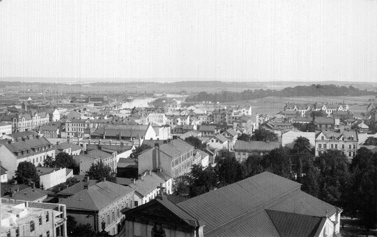 Utblickar över en stad stadd i hastig tillväxt