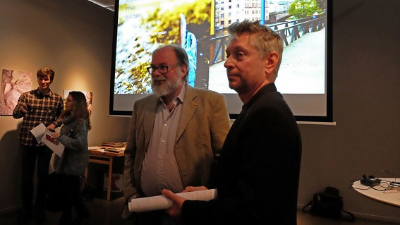 Stadsmuseets chef Bror Tommy Sturk och Tom Carlsson från stiftelsen Kulturmiljövård. Foto: Ann-Charlotte Sandelin/Kultursidan.nu