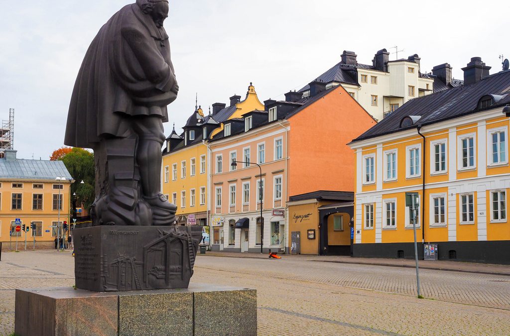 Staty av svensk slavhandlare under lupp i Norrköping