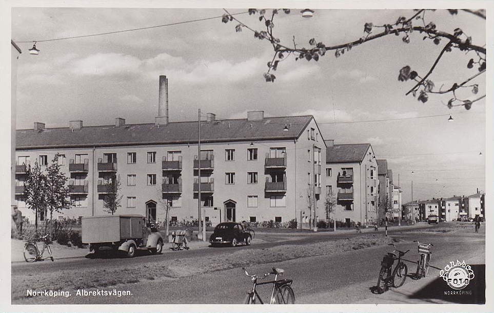 Nuvarande kvarteret Törnrosa vid korsningen Albrektsvägen - Gamla Övägen. Vykort.