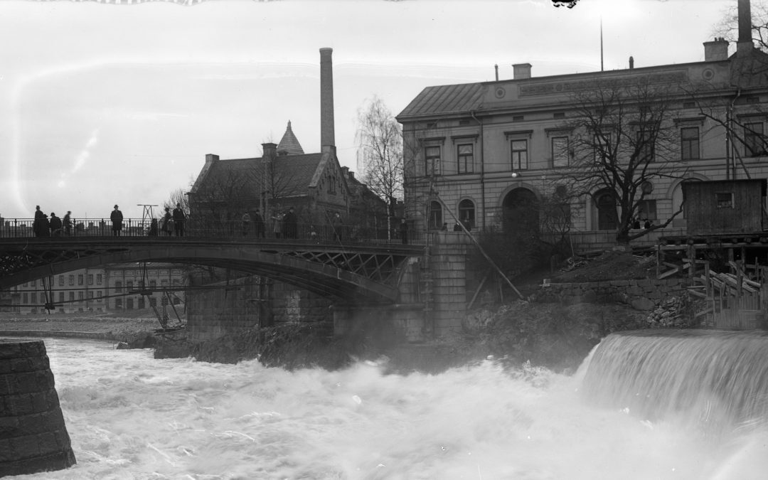 Swartziska huset i kvarteret Knäppingsborg och Järnbron 1905. Foto: Karl Ludvig Lindelöw. Ur Norrköpings stadsarkivs samlingar
