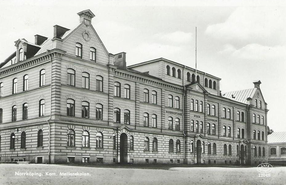 Kommunala mellanskolan, nuvarande Källvindsskolan. Vykort, okänt år.