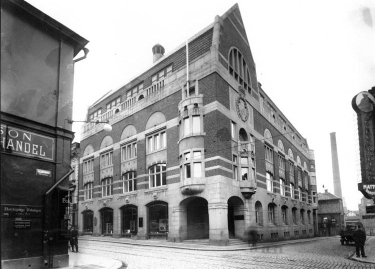 Kungliga Telegrafverkets hus i kvarteret Kronan vid Drottninggatan. Okänd fotograf. Ur Norrköpings stadsarkivs samlingar