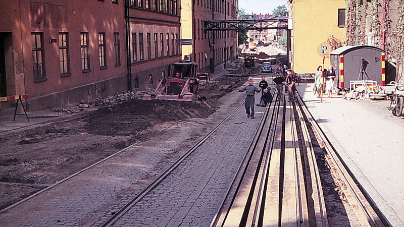 Kungsgatan med kvarteret Vävstolen till vänster år 1955. Foto: Gustaf Östman. Ur Norrköpings stadsarkivs samlingar