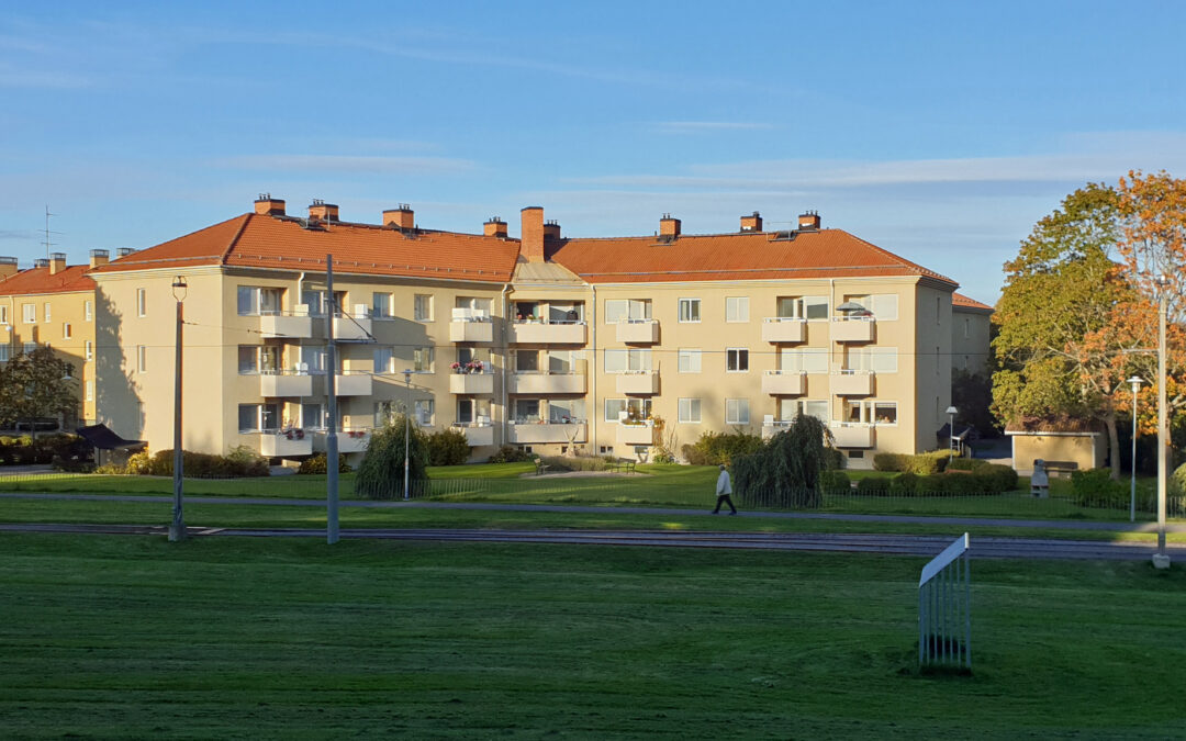 Kvarteret Aktuarien från Klingsbergsparken år 2019. Foto: Peter Kristensson/Klingsbergs Förlag