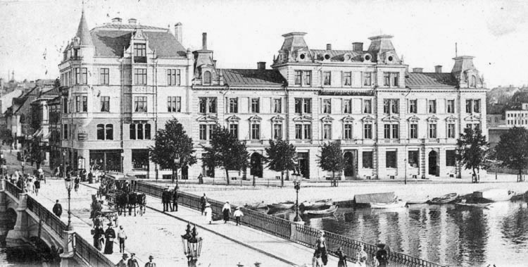 Oscar Fredriks bro och kvarteret Bron. Brevkort i Norrköpings stadsarkivs samlingar.