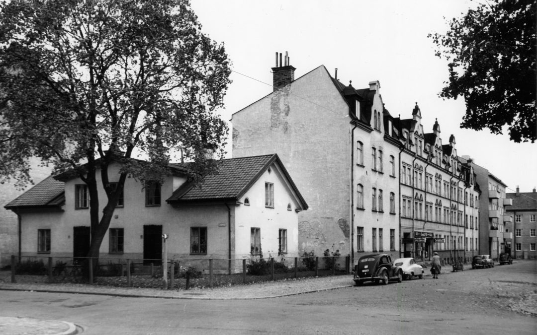 Kvarteret Grönsiskan i korsningen Nelinsgatan - Askebygatan 1959. Foto: Larsson. Ur Östergötlands museums samlingar