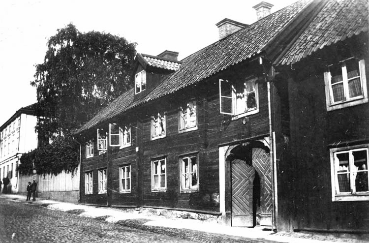 Bredgatan 10 i kvarteret Krukan år 1897. Okänd fotograf. Ur fotosamlingen Gamle Swartzens minnen i Norrköpings stadsarkiv