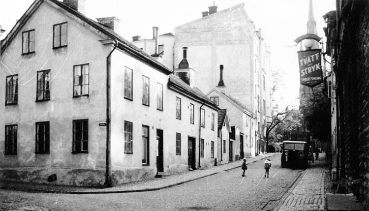 Kvarteret Planket till vänster om Slottsgatan. Okänd fotograf. Ur Norrköpings stadsarkivs samlingar