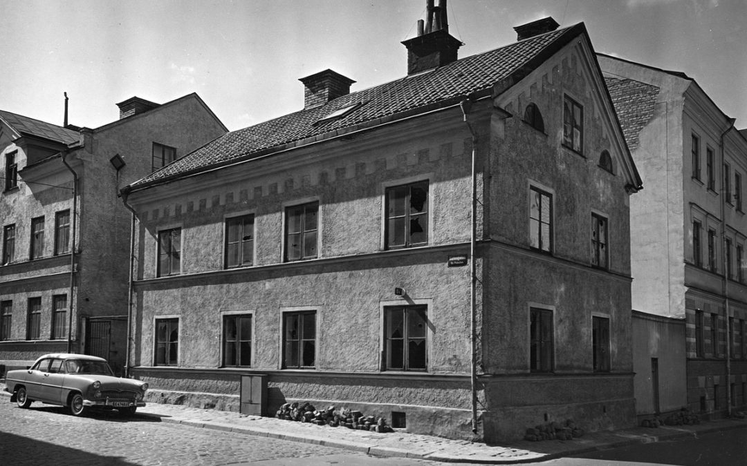 Hörnet av Vattengatan och Luntgatan i kvarteret Pokalen år 1958. Okänd fotograf. Ur Östergötlands museums samlingar