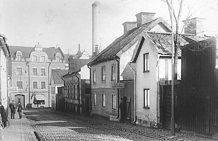 Kvarteret Saxen längs Smedjegatan år 1929. Okänd fotograf. Ur Norrköpings stadsarkivs samlingar