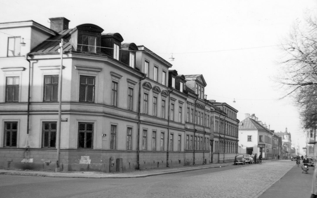 Kvarteret Trasten vid korsningen Skepparegatan - Prästgatan 1958. Ur Östergötlands museums samlingar