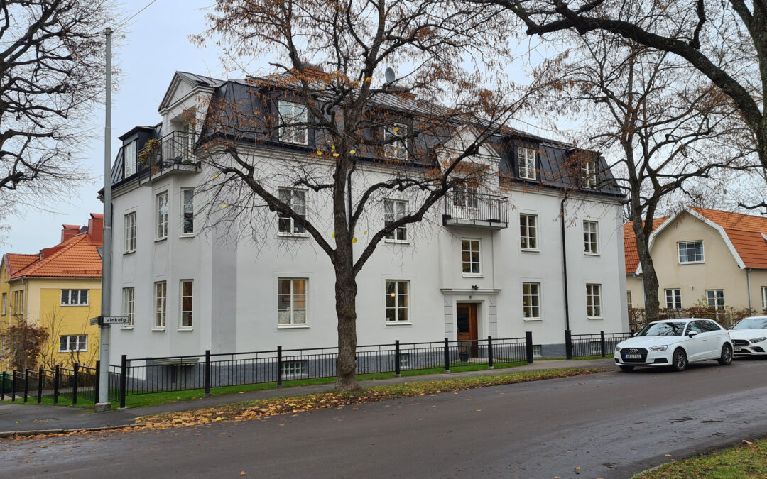 Flerfamiljshus i kvarteret Vipan vid korsningen Vinkelgatan-Lötgatan år 2020. Foto: Peter Kristensson/Klingsbergs Förlag