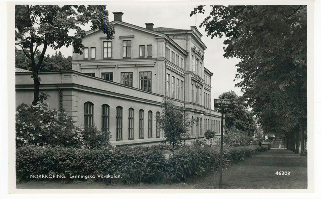 Lenningska Vävskolan i korsningen Södra Promenaden - Källvindsgatan i kvarteret Klippan. Vykort