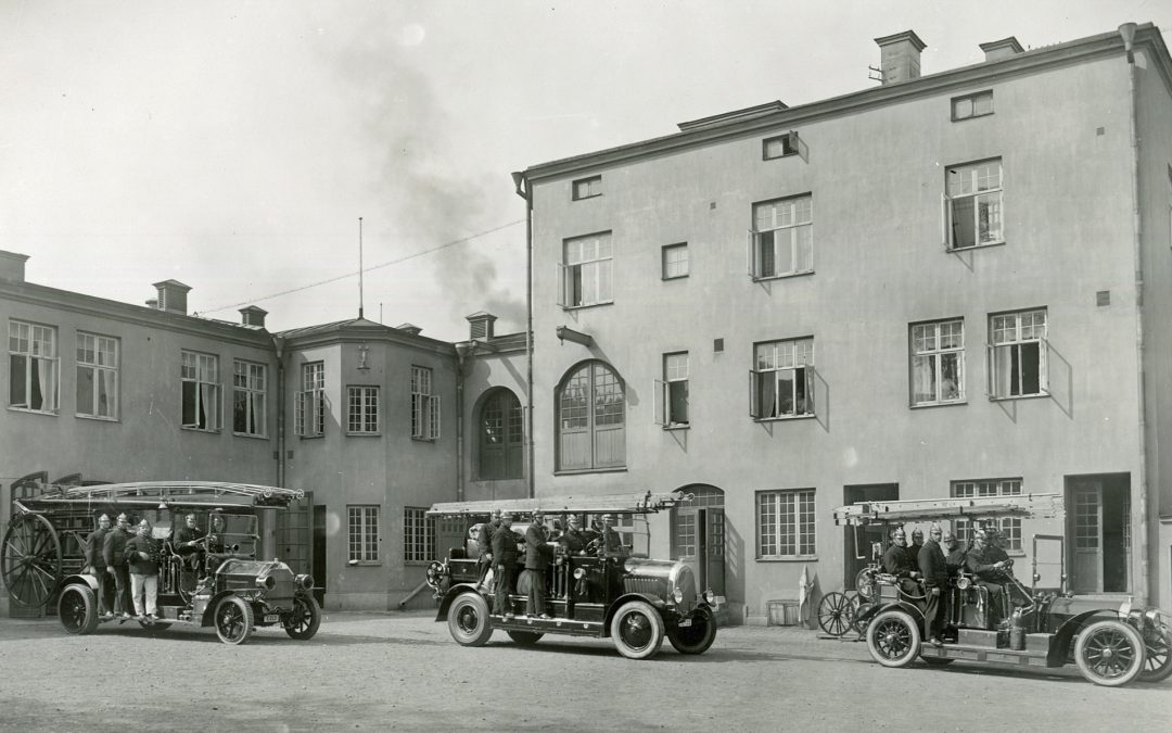 Gamla brandstationen i kvarteret Lokatten 1925. Foto: Gustaf Lidberg. Ur Norrköpings stadsarkivs samlingar