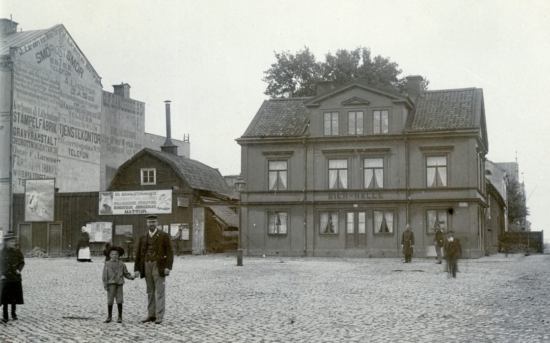 Ölstuga i kvarteret Skeppet vid Nya torget. Ur fotosamlingen Gamle Swartzens Minnen, Norrköpings stadsarkiv