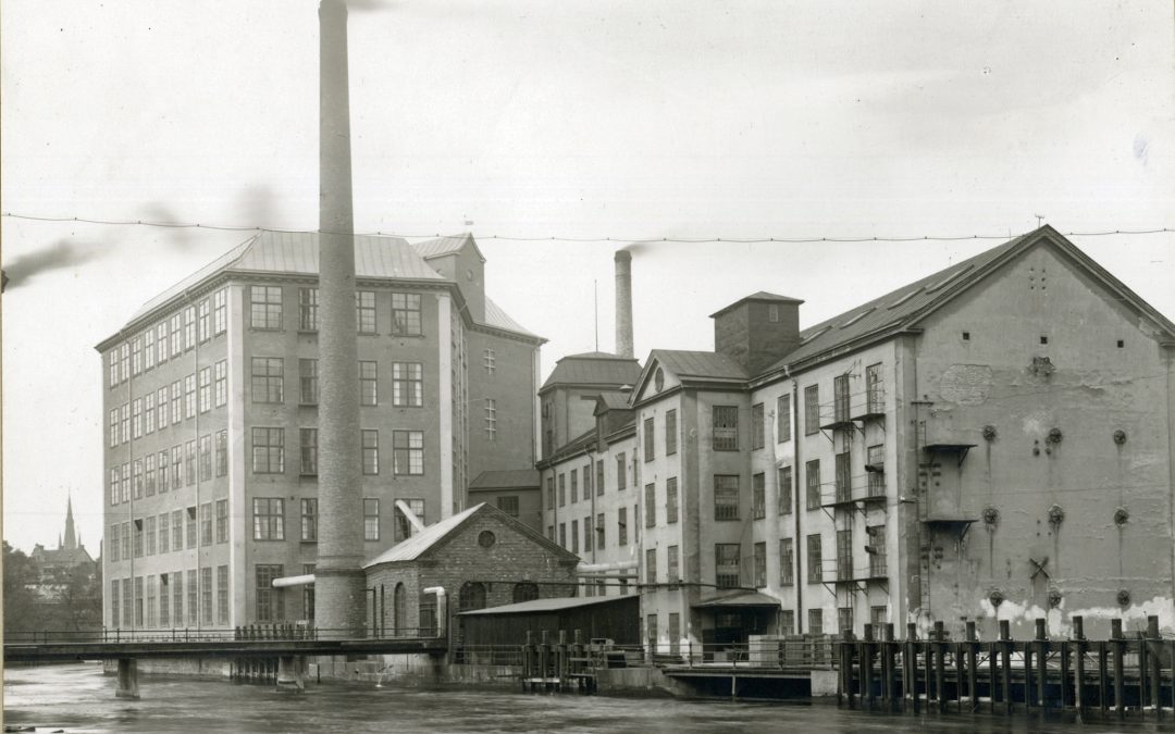 Strykjärnet i kvarteret Laxholmen och Strykbrädan i kvarteret Klädesfabriken. Foto: Karl Ludvig Lindelöw. Ur Norrköpings stadsarkivs samlingar