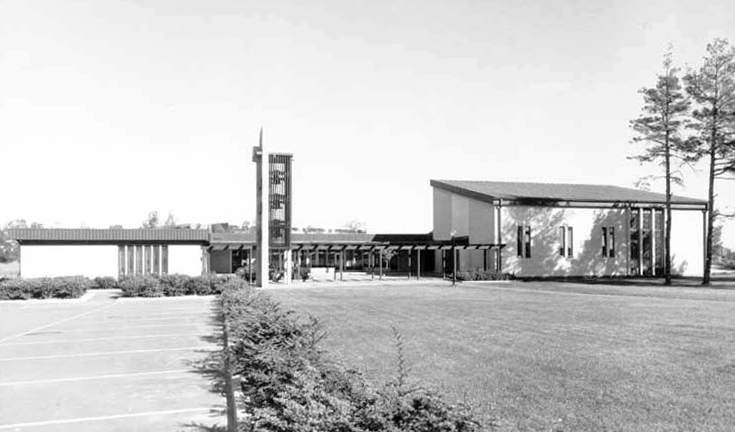 Söderledskyrkan i kvarteret Örhänget år 1973. Okänd fotograf. Drätselkammarens arkiv, Norrköpings stadsarkiv