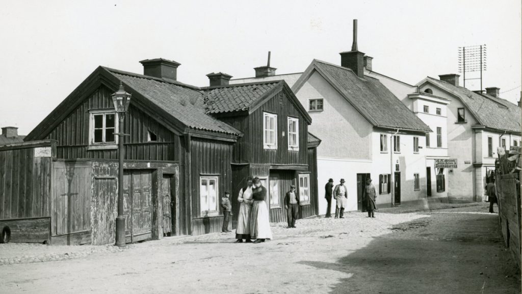 Västertulls tullstuga på S:t Persgatan. Västertulls tullstuga på S:t Persgatan. Okänd fotograf (Byggnadsnämndens arkiv, Norrköpings stadsarkiv).