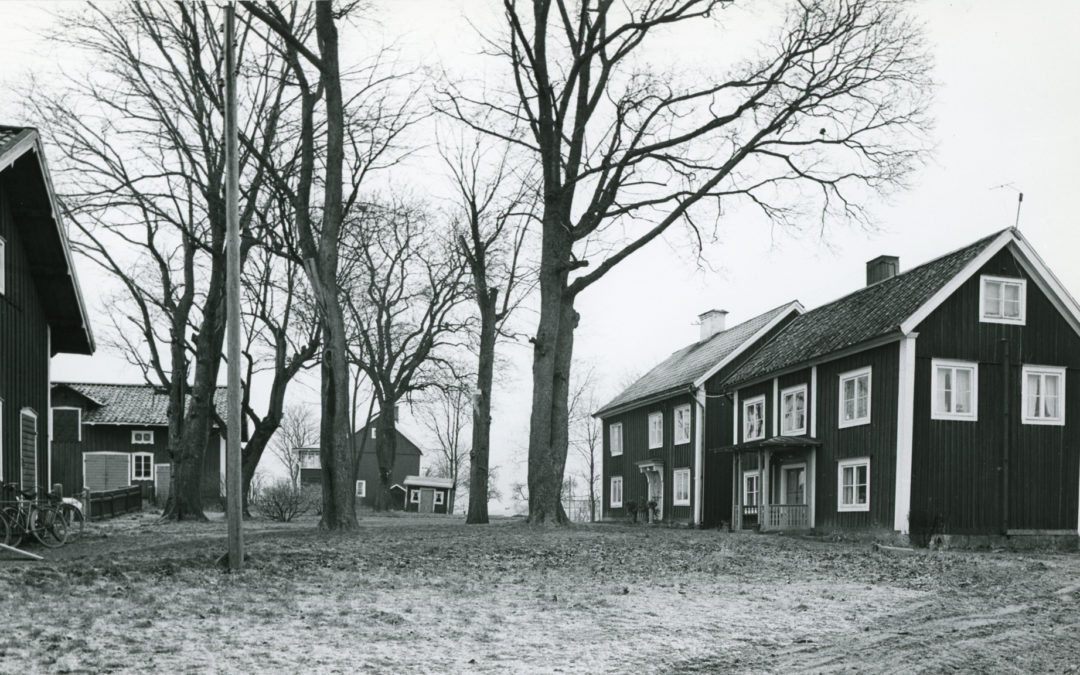 Vrinnevi gård i kvarteret Fritiden i Hageby. Foto: Gösta Nordin. Ur Norrköpings stadsarkivs samlingar