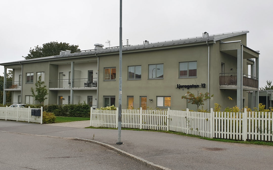 Gruppboendet Ljuragatan 12 i kvarteret Plånet år 2019. Foto: Peter Kristensson/Klingsbergs Förlag