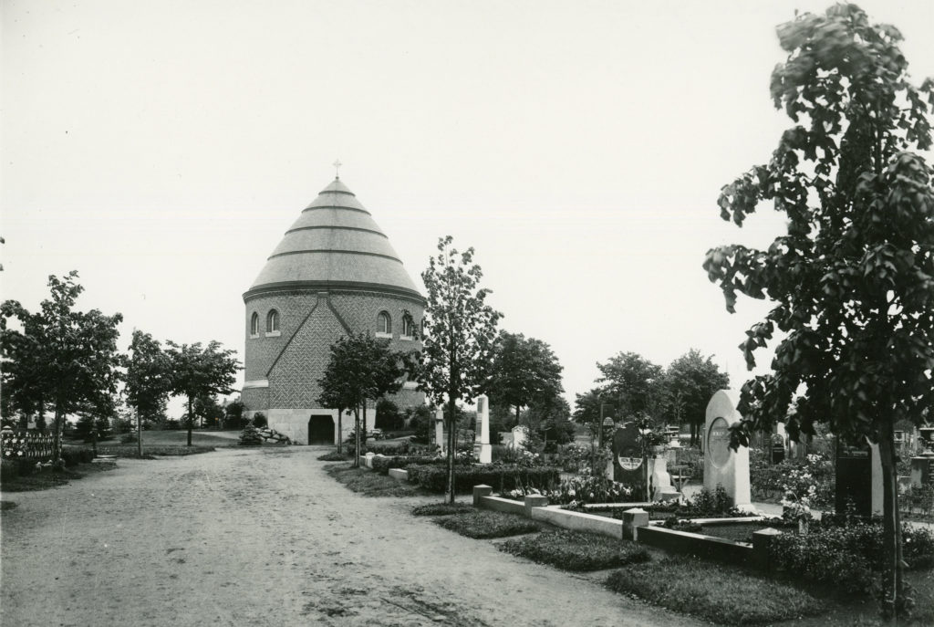 Kapellet på Norra begravningsplatsen år 1924. Foto: Gustaf Lidberg. Ur Norrköpings stadsarkivs samlingar