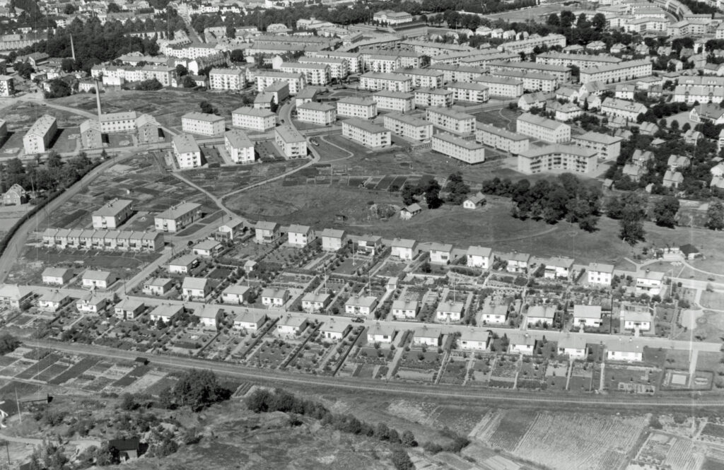 Flygfoto över västra delen av Klingsberg år 1962. Foto: Oscar Bladh. Ur ArkDes samlingar