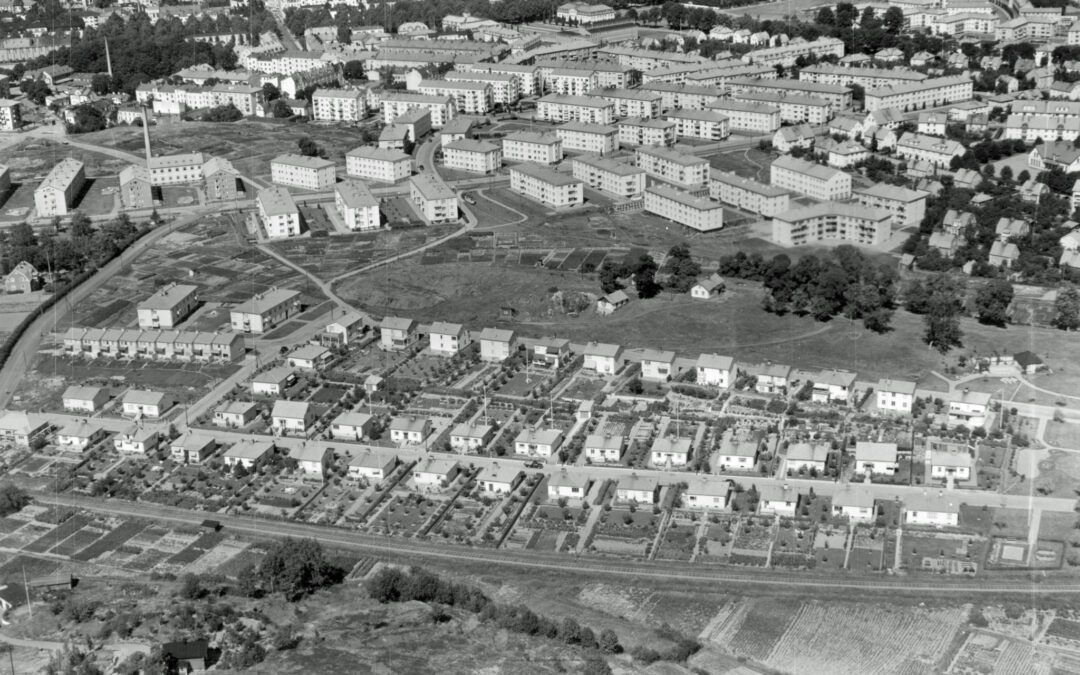 Flygfoto över västra delen av Klingsberg år 1962. Foto: Oscar Bladh. Ur ArkDes samlingar